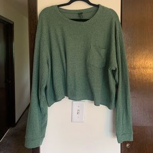 Green cropped long sleeve top